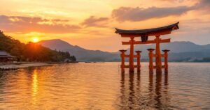 宮島の厳島神社の大鳥居と夕景を写した2026年夏の広島旅行特集アイキャッチ画像